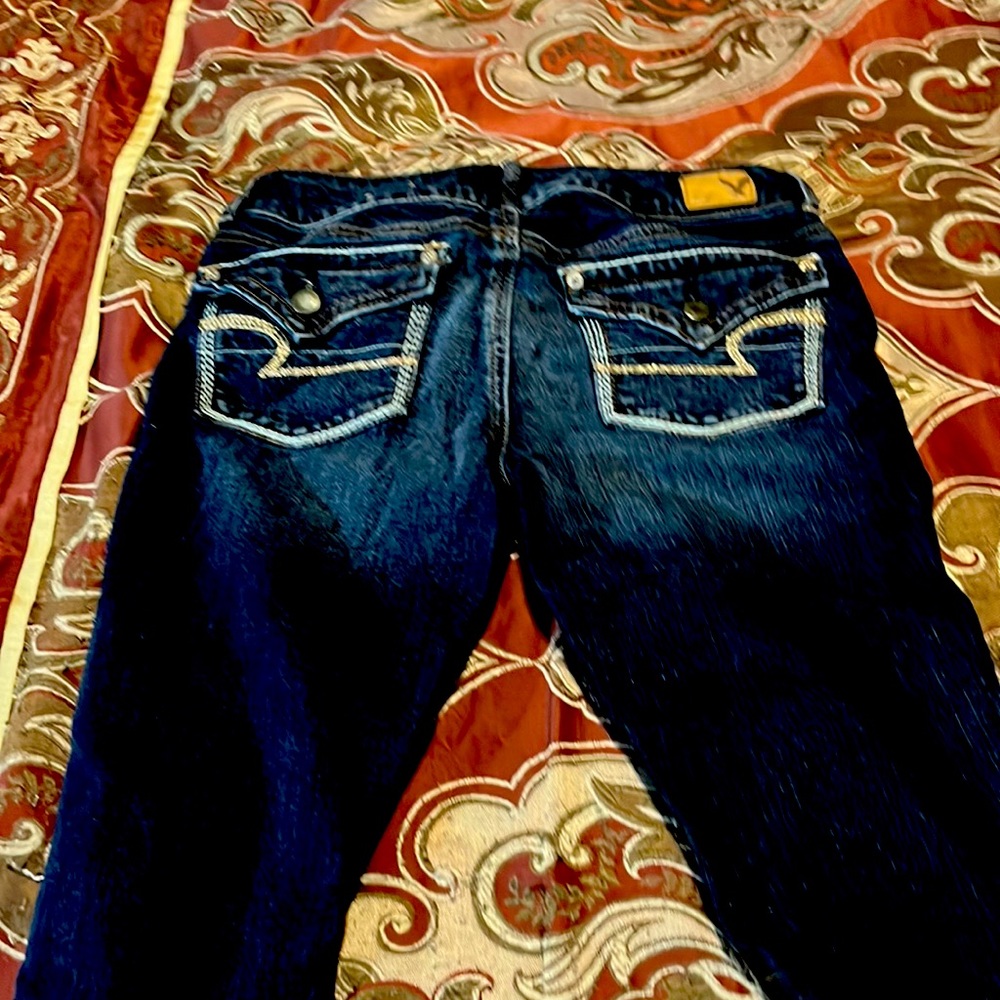 American Eagle Jeans in size two. Only worn a few time, in great condition.